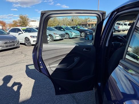 Used 2017 Ford C-MAX Energi SE image 23