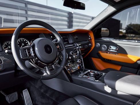 Used 2022 Rolls-Royce Cullinan Black Badge w/ Dark Exterior Package image 2