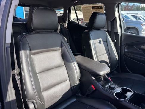 Used 2024 GMC Terrain SLT image 24