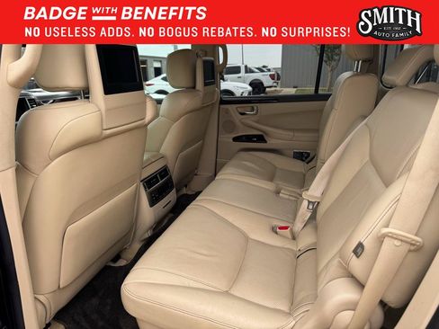 Used 2013 Lexus LX 570 4WD w/ Luxury Pkg image 18