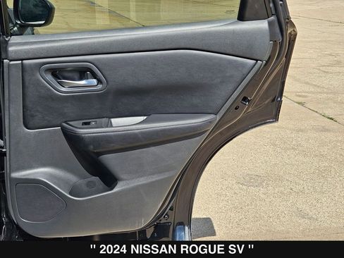 Used 2024 Nissan Rogue SV image 27
