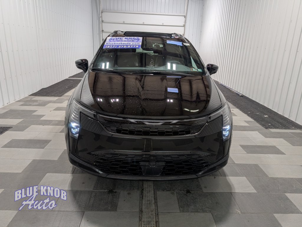 Used 2027 Chrysler Pacifica Limited FWD image 6