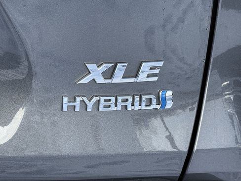 Used 2022 Toyota RAV4 XLE image 10