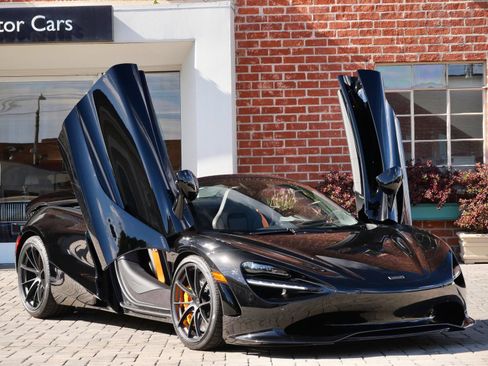 Used 2026 McLaren 750S Spider RWD image 15
