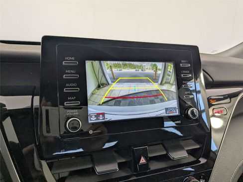 Used 2024 Toyota Camry SE w/ Convenience Package image 18