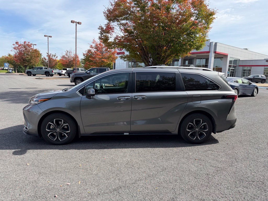 Used 2026 Toyota Sienna Platinum AWD/4WD image 3