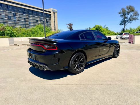 Used 2019 Dodge Charger Scat Pack RWD image 4