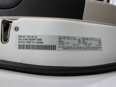 Used 2024 Chrysler Pacifica Touring-L FWD image 39