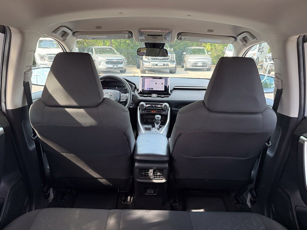 Used 2024 Toyota RAV4 XLE FWD image 37