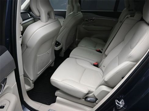 Used 2021 Volvo XC90 T5 Momentum w/ Climate Package image 23