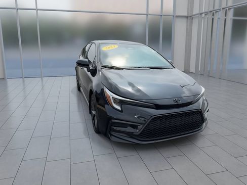 Used 2023 Toyota Corolla SE FWD image 2