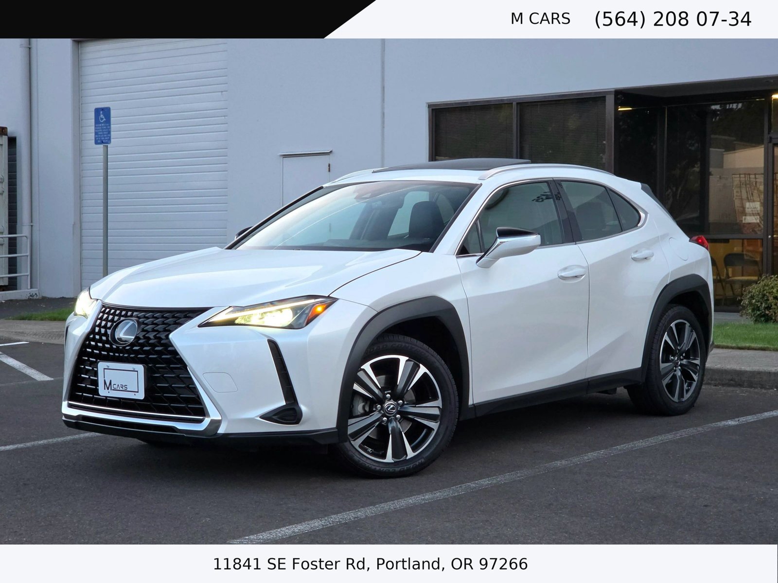 Used 2019 Lexus UX 200 FWD image 2