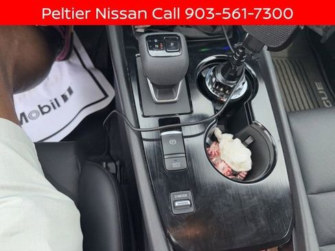 Certified 2024 Nissan Rogue SV w/ SV Premium Package FWD image 17