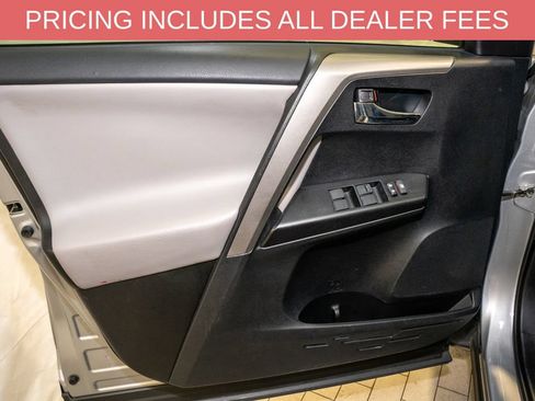 Used 2018 Toyota RAV4 XLE FWD image 13