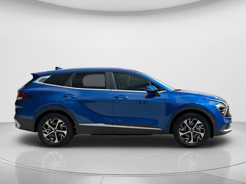 Used 2025 Kia Sportage EX FWD image 4