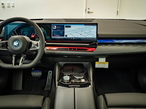 New 2026 BMW 550e xDrive image 28