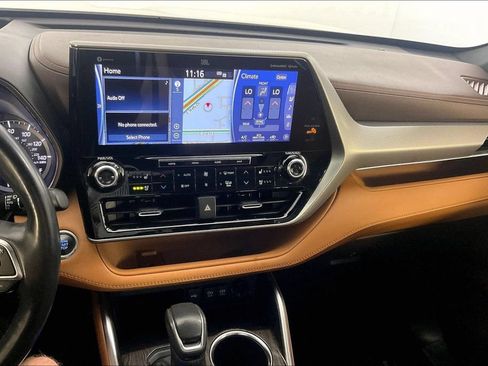 Used 2020 Toyota Highlander Platinum AWD/4WD image 30