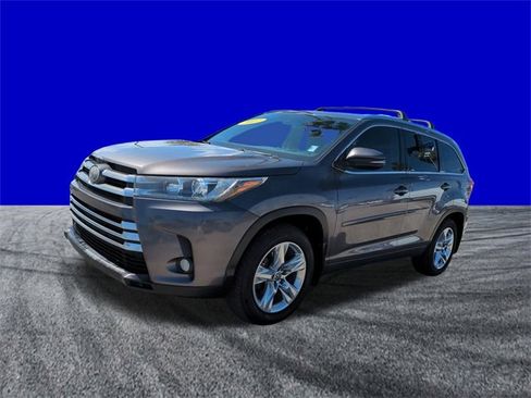 Used 2017 Toyota Highlander Limited image 8