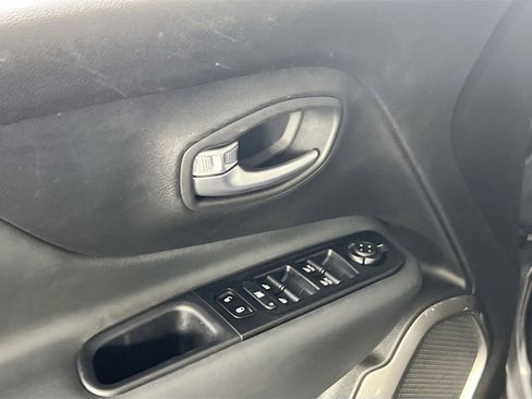 Used 2022 Jeep Renegade Limited w/ Sun, Sound & Wheels Group image 18