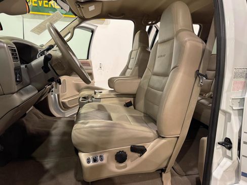 Used 2002 Ford F350 Lariat RWD image 11