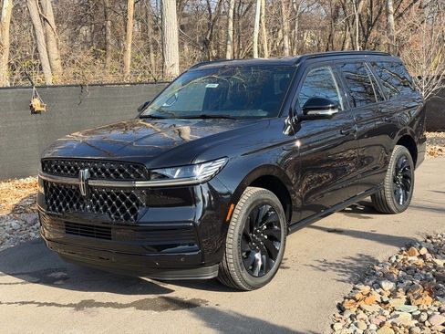 New 2025 Lincoln Navigator Reserve w/ Jet Appearance Package image 1