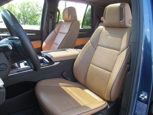 Used 2025 Cadillac Escalade Premium Luxury w/ Touring Package AWD/4WD image 22