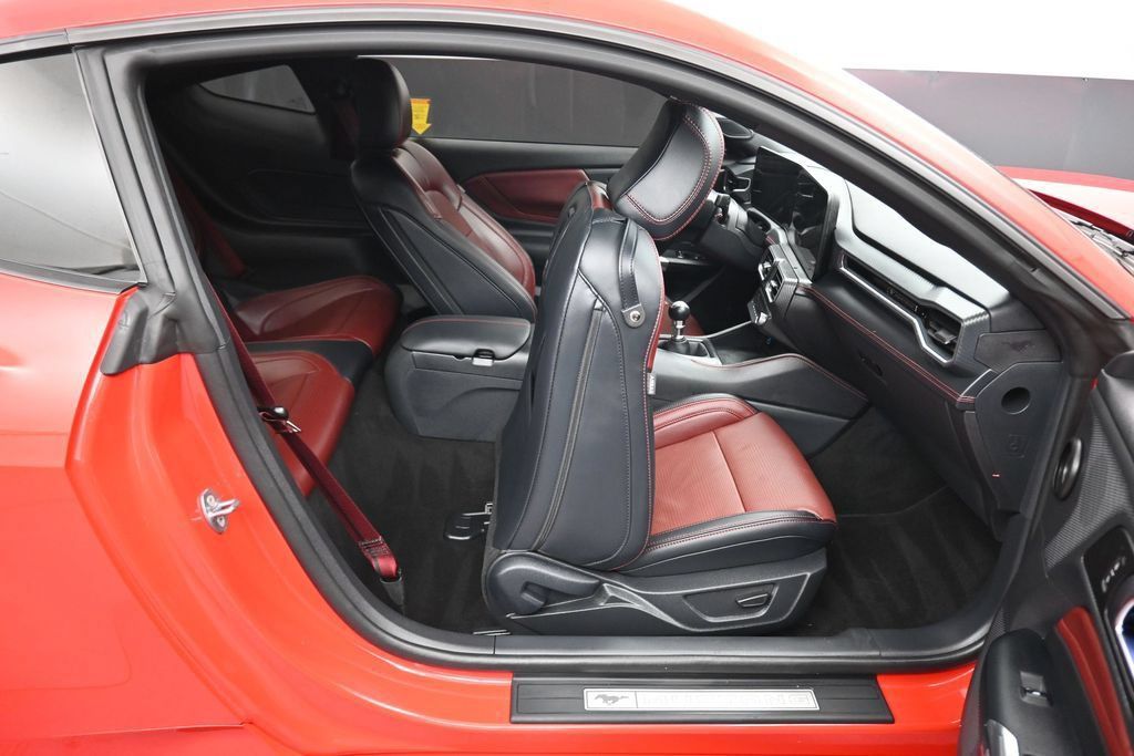 Used 2025 Ford Mustang GT Premium RWD image 38
