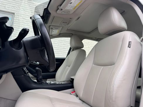 Used 2018 INFINITI Q50 Luxe w/ Essential Package (3.0T Luxe) RWD image 15
