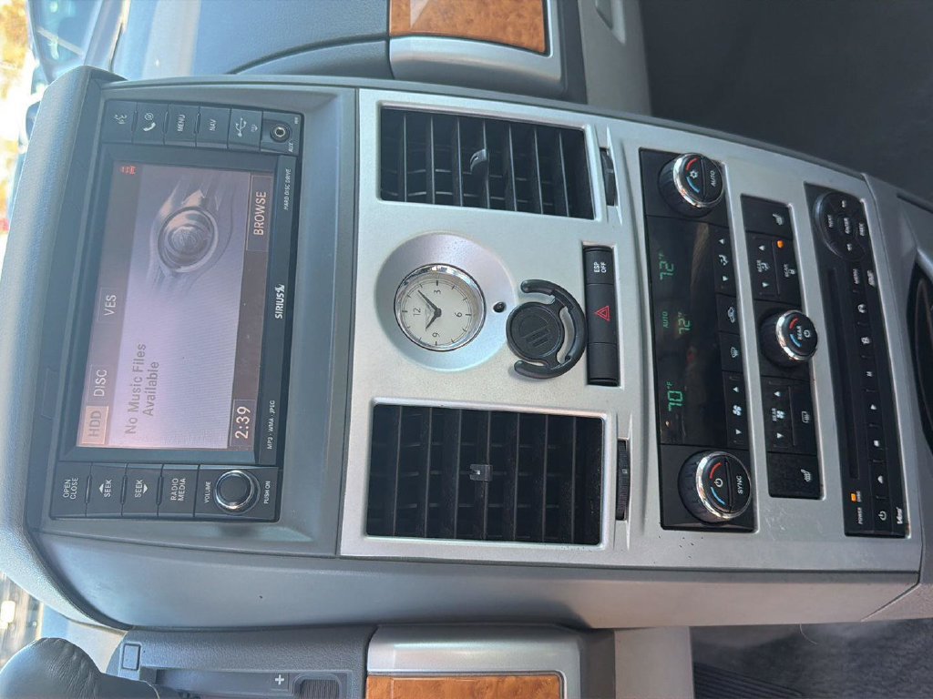 Used 2010 Chrysler Town & Country Limited w/ Entertainment Group #3 FWD image 25