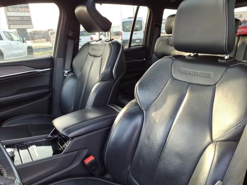 Certified 2022 Jeep Grand Cherokee Overland w/ Luxury Tech Group IV image 11