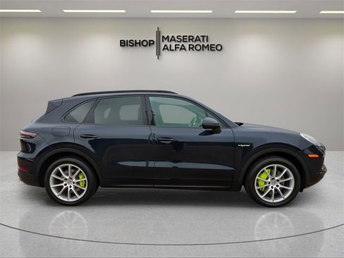 Used 2022 Porsche Cayenne E-Hybrid image 8