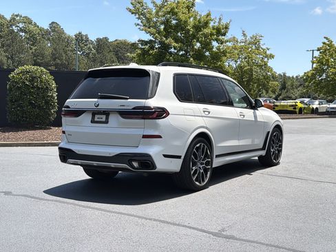 Used 2023 BMW X7 xDrive40i w/ M Sport Package AWD/4WD image 3