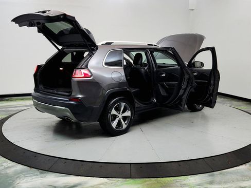 Used 2019 Jeep Cherokee Limited image 11