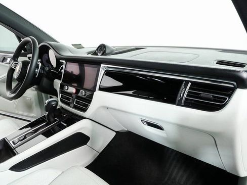 Certified 2024 Porsche Macan image 26