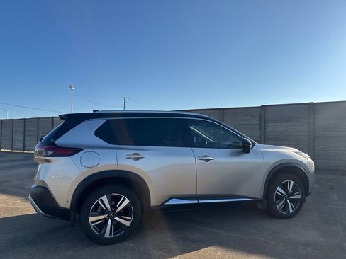Certified 2023 Nissan Rogue Platinum w/ Platinum Premium Package AWD/4WD image 18