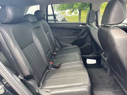 Used 2022 Volkswagen Tiguan SE w/ Panoramic Sunroof Package AWD/4WD image 12