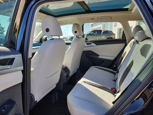 New 2026 Volkswagen Taos SE image 8