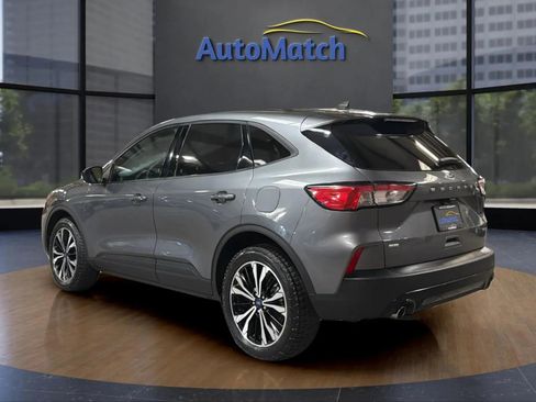 Used 2022 Ford Escape SE w/ SE Sport Appearance Package image 9