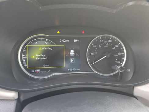 Used 2021 Nissan Versa SV image 17