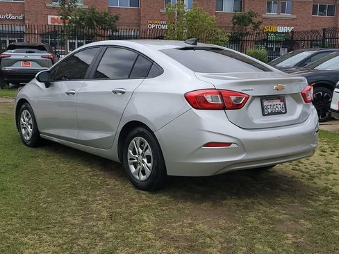 Used 2019 Chevrolet Cruze Sedan FWD image 5