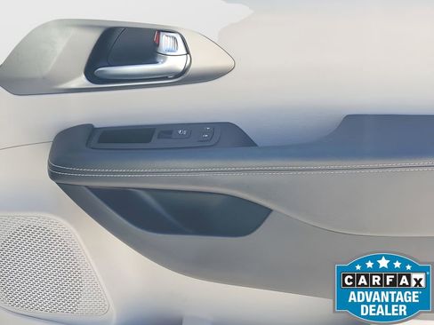 Used 2022 Chrysler Pacifica Touring-L image 45