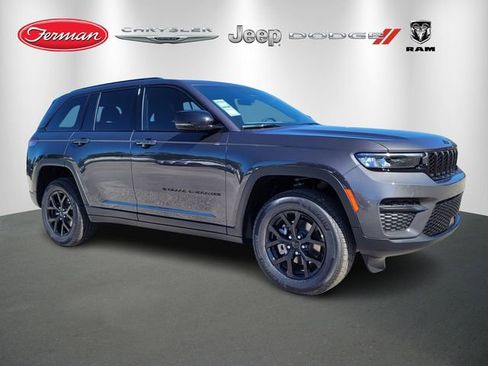Used 2025 Jeep Grand Cherokee Altitude image 1