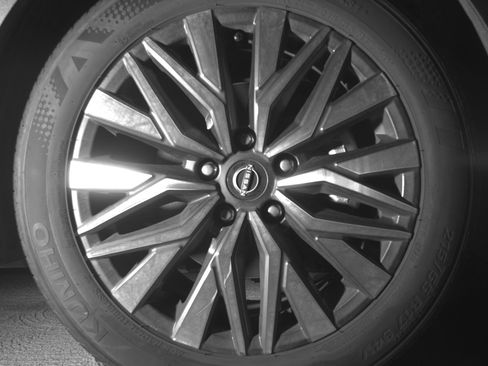 Used 2025 Nissan Altima 2.5 SV FWD image 13