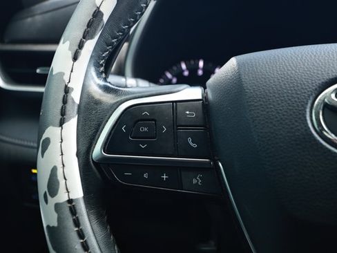 Used 2020 Toyota Highlander XLE AWD/4WD image 13