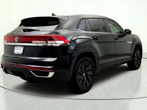Used 2024 Volkswagen Atlas Cross Sport SE w/ Panoramic Sunroof Package FWD image 5