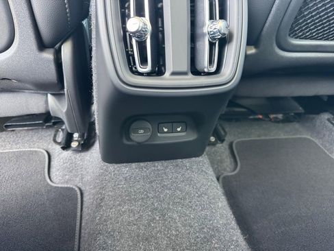 Certified 2025 Volvo XC40 B5 Plus image 10