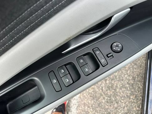 Used 2023 Hyundai Elantra Limited FWD image 18