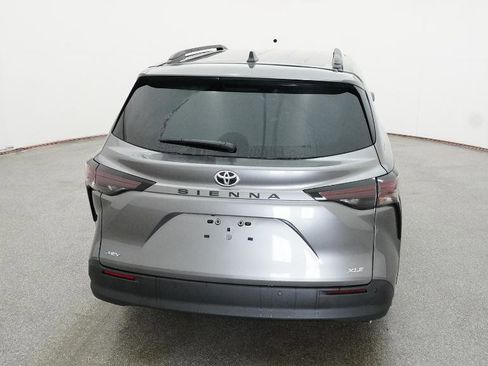 New 2026 Toyota Sienna XLE image 10