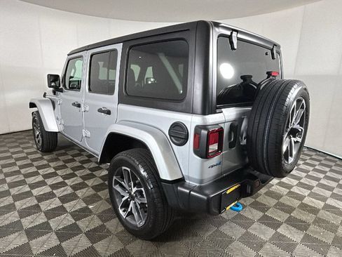 Used 2024 Jeep Wrangler Unlimited w/ Convenience Group AWD/4WD image 5