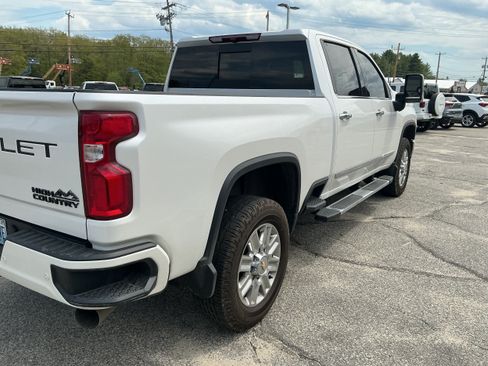 Used 2024 Chevrolet Silverado 3500 High Country w/ LPO, Dark Essentials Package AWD/4WD image 3